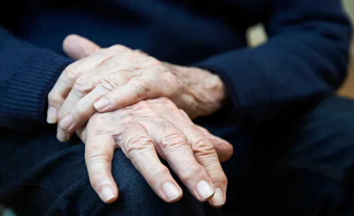 Doença de Parkinson: Neurologista lembra que pacientes podem ter qualidade de vida quanto mais cedo for o diagnóstico