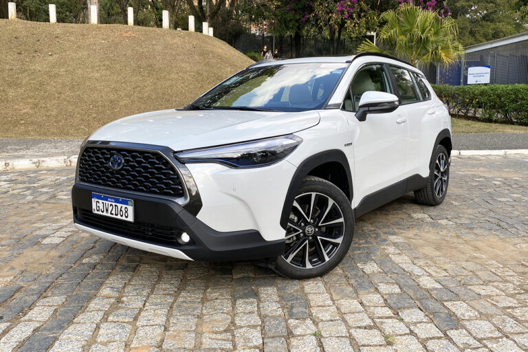 Consumidores, governo e empresas apostam em carros elétricos híbridos no Brasil
