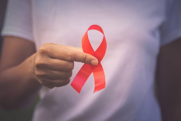 Uma pessoa morre por minuto no mundo por causas relacionadas à Aids