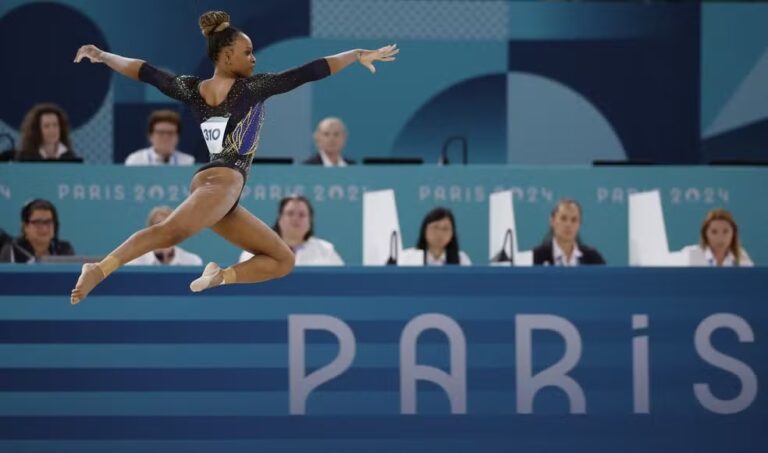 Rebeca Andrade se classifica para cinco finais e lidera equipe brasileira em Paris