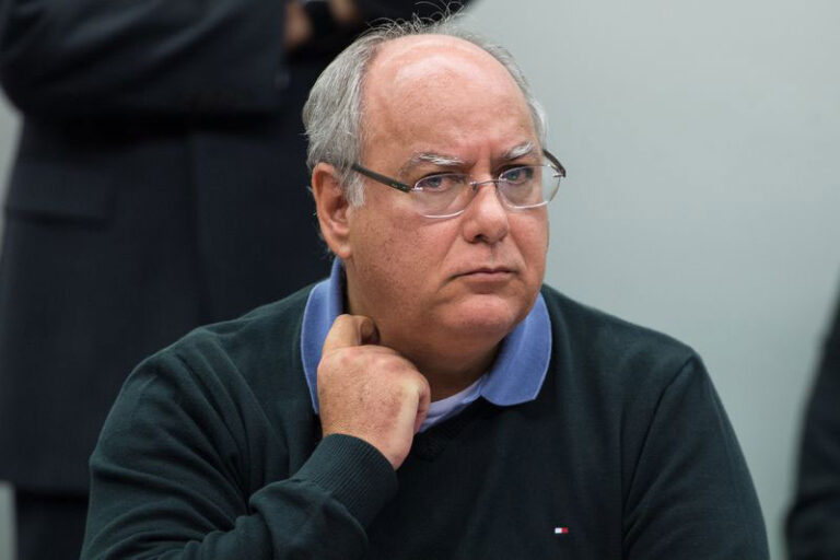 Justiça determina prisão do ex-diretor da Petrobras, Renato Duque, condenado a 98 anos