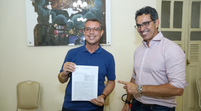Governador assina contrato para construção de nova maternidade em Sergipe