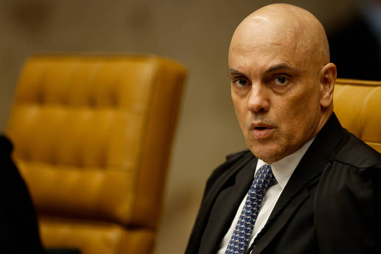 Mensagens divulgadas indicam irritação da equipe de Moraes com Interpol em relação a caso envolvendo jornalista bolsonarista