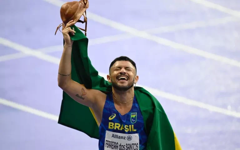 Paralimpíadas 2024: Petrúcio Ferreira garante medalha de ouro ao Brasil nos 100m – T47, conquistando o tricampeonato olímpico
