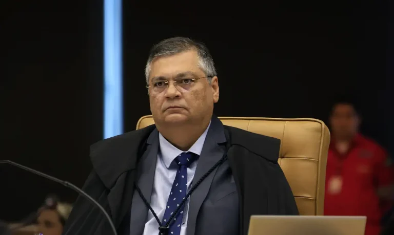 Dino autoriza pagamento de ‘emendas Pix’ apenas para obras em andamento e calamidades