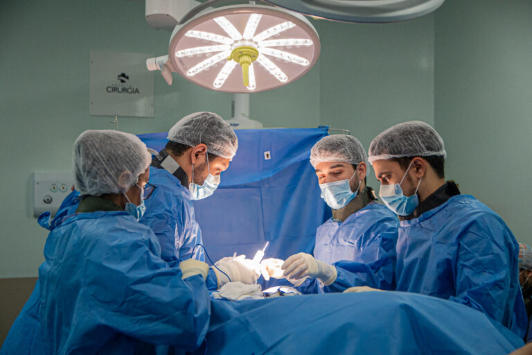 Cirurgias de escoliose transformam vidas de pacientes atendidos pelo SUS em Sergipe