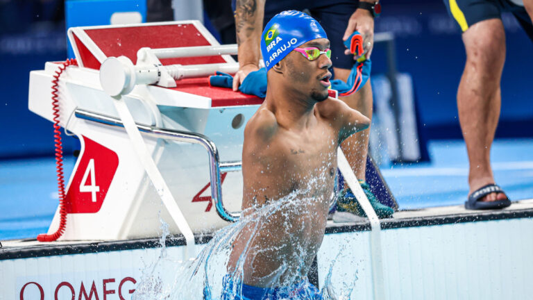 Paralimpíadas Paris 2024: nadador Gabriel Araújo conquista primeiro ouro para o Brasil