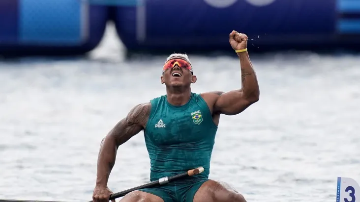 Jogos Olímpicos 2024: canoísta Isaquias Queiroz conquista prata para o Brasil no C1 1000m