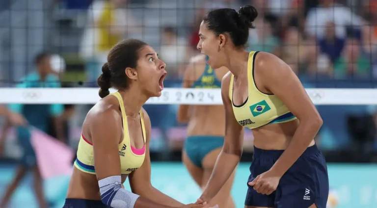 Jogos Olímpicos 2024: Duda e Ana Patrícia vencem australianas e vão para final no vôlei de praia
