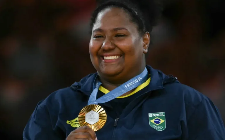 Jogos Olímpicos 2024: judoca Beatriz Souza conquista primeiro ouro para o Brasil