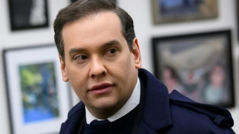 Ex-deputado George Santos, filho de brasileiros, admite fraude nos EUA