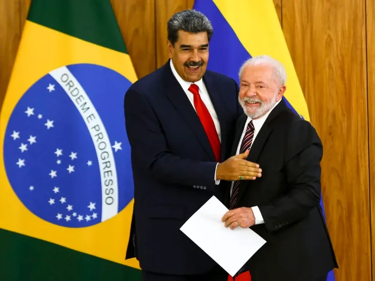 Em entrevista, Lula nega existir ditadura na Venezuela