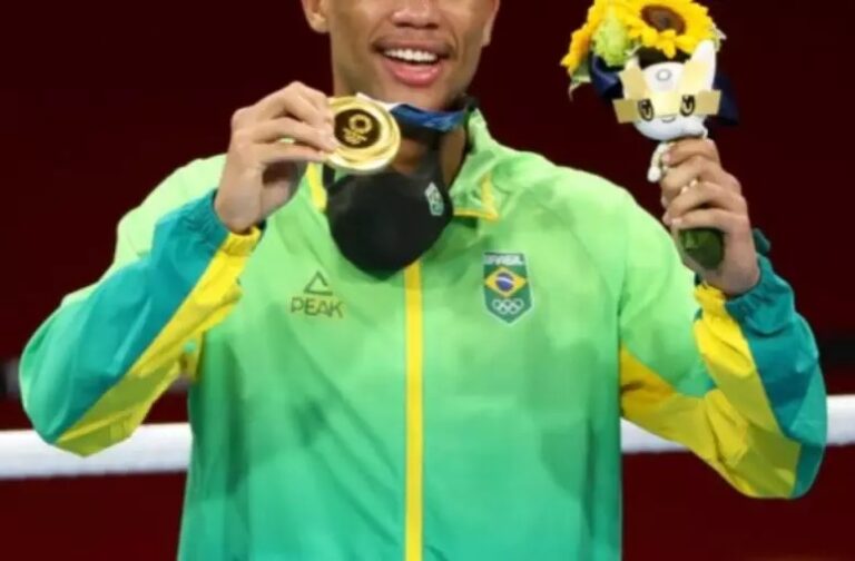 Casa de aposta ganha leilão de medalha olímpica por R$ 150 mil e devolve à brasileira que a ganhou