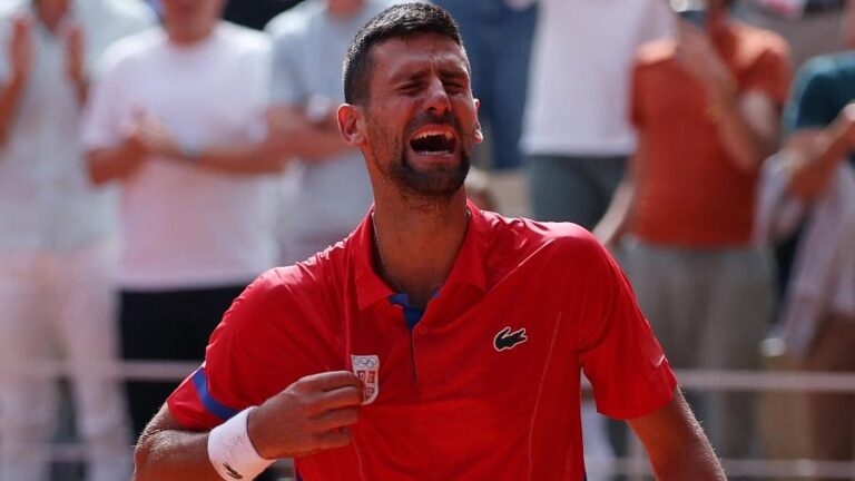 Tenista Novak Djokovic se emociona ao ganhar primeiro ouro em Olimpíadas