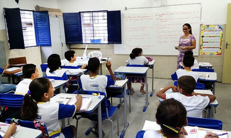 Brasil reduziu gastos em educação, com exceção do ensino infantil, revela OCDE