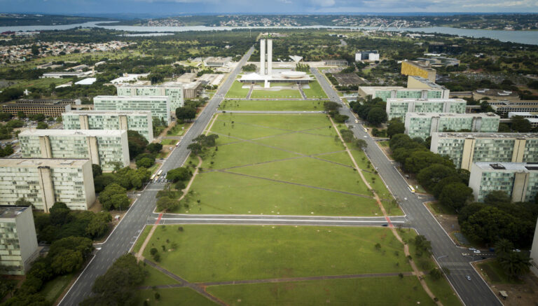 Brasil registra recorde em número de funcionários públicos, totalizando 12,6 milhões de pessoas no setor