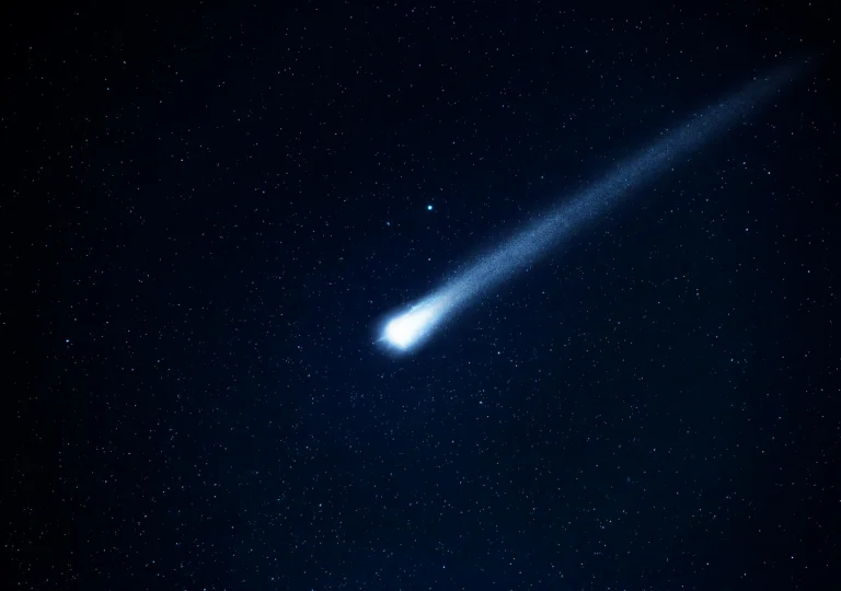 ‘Cometa do Século’ segue visível em todo o Brasil; saiba como observá-lo