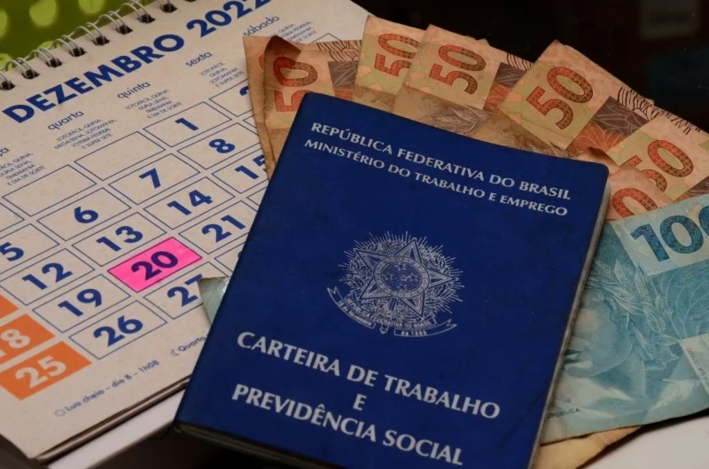 Pagamento do 13º salário pode injetar R$ 321,4 bilhões na economia brasileira, estima Dieese