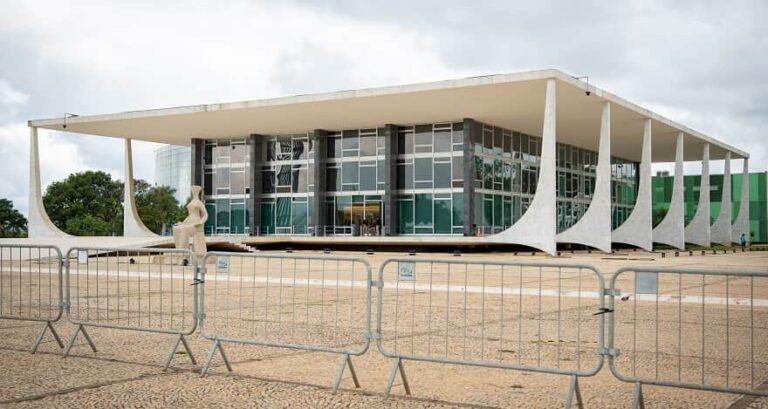 STF deve restringir acesso ao prédio da Corte após explosões na Praça dos Três Poderes