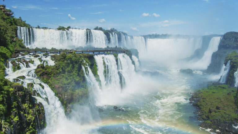 Turismo no Brasil pode atingir recorde histórico em 2025