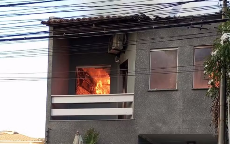 Incêndio atinge residência no bairro Atalaia em Aracaju