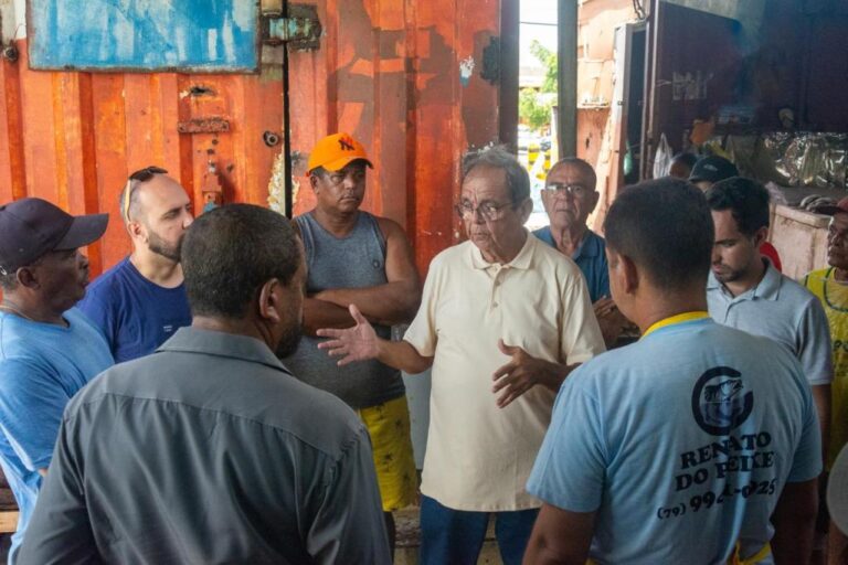 Terminal Pesqueiro de Aracaju: Emsurb se reúne com comerciantes de pescados para organizar o local