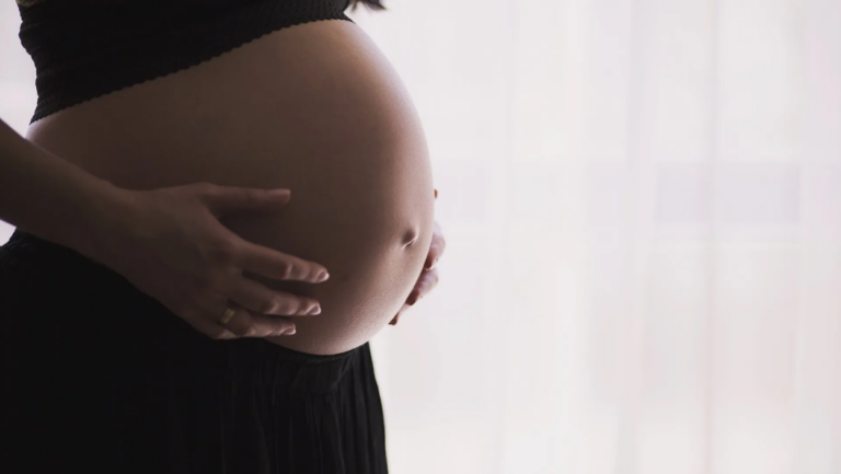 Governo publica resolução sobre aborto em menores de idade no Diário Oficial