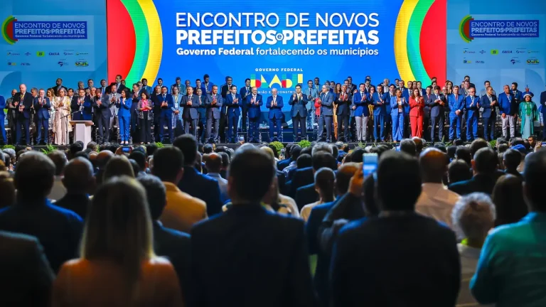 Em Brasília, prefeitos voltam a criticar restrição orçamentária