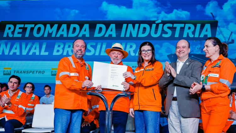 Ao lado de Lula, presidente da Petrobras defende exploração na Foz do Amazonas