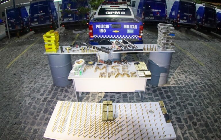 CPMC apreende carreta com grande quantidade de drogas, armas e munições em Maruim