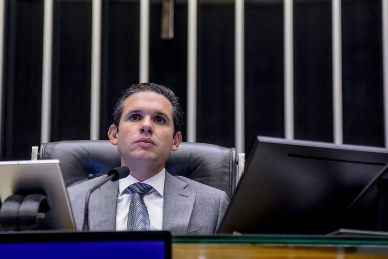 Motta veta cartazes, banners e panfletos nos plenários da Câmara dos Deputados