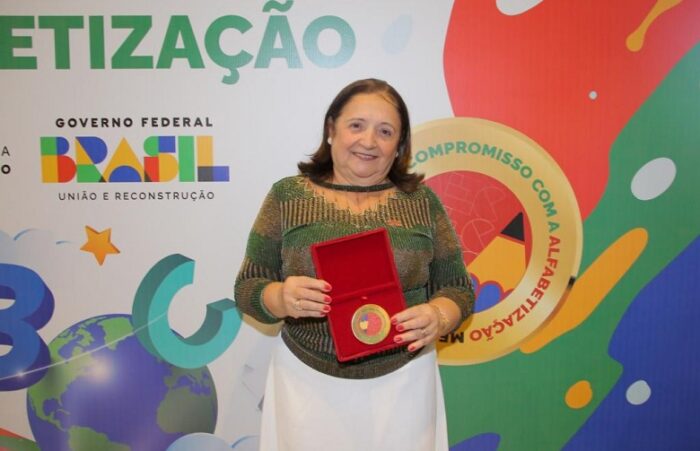 Educação de Aracaju recebe Selo Ouro pelo compromisso com a alfabetização