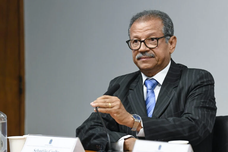 OAB vai apurar caso de advogado expulso no STF durante julgamento sobre suposto plano de golpe de Estado