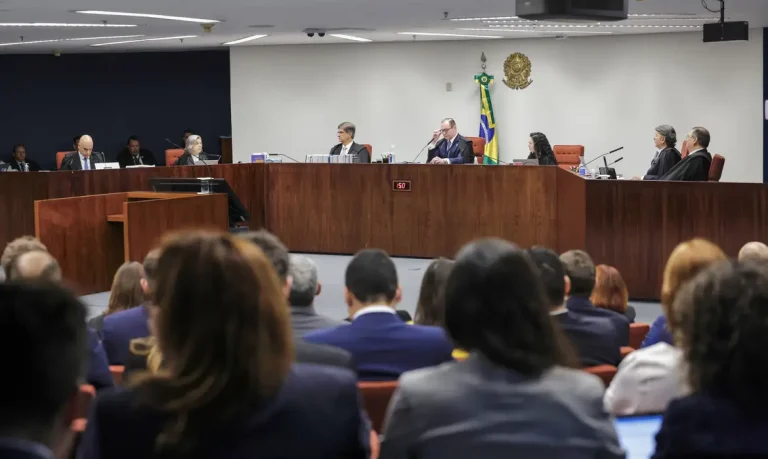 STF valida delação de Mauro Cid; julgamento será retomado nesta quarta-feira (26)