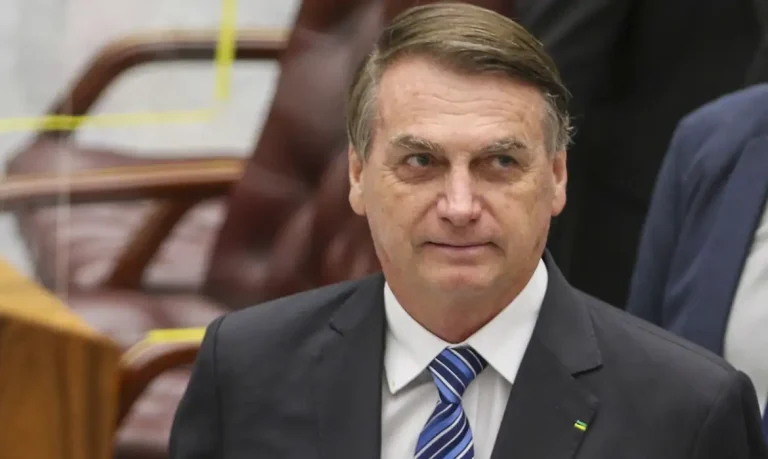 Defesa de Bolsonaro entra com representação na OAB contra STF