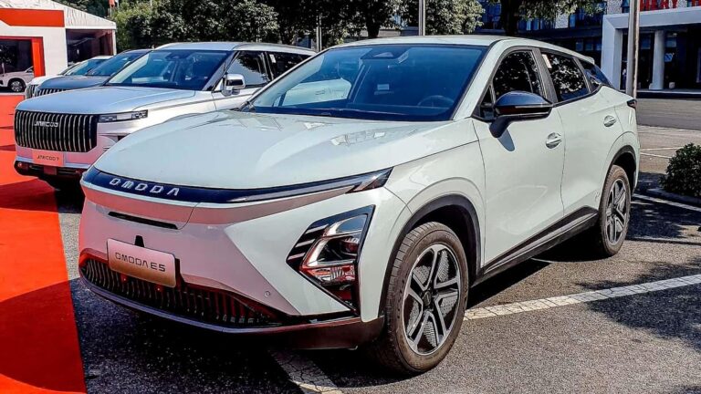 Entenda por que carros elétricos não têm estepe e o que as montadoras colocam no lugar
