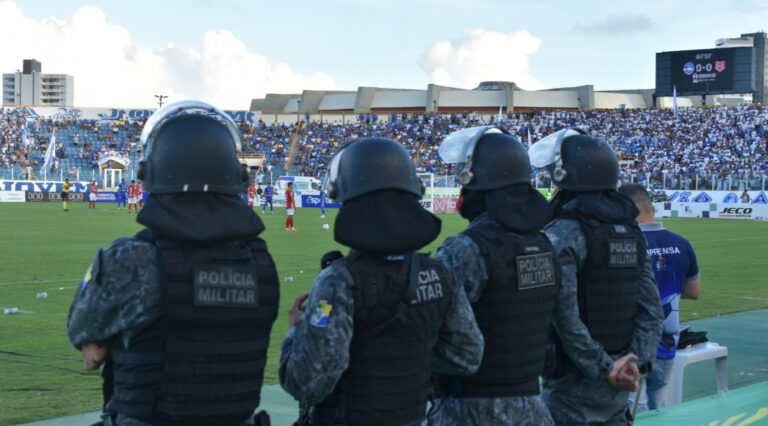 Torcedores sem vínculo com torcidas organizadas: Governo de Sergipe libera acesso aos estádios com bandeiras e faixas