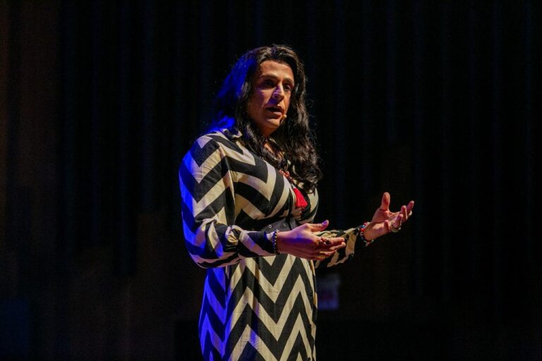 ‘Tratamento de Choque’: humorista Índio Behn apresenta terapia e comédia no sábado (22), em Aracaju