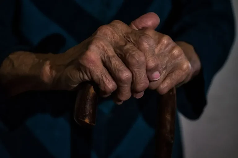 Câmara dos Deputados aprova aumento de pena para injúria racial contra mulheres e idosos
