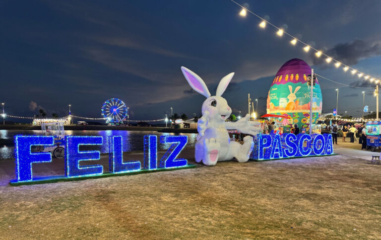 Cenografia da Vila da Páscoa tem encantado sergipanos e turistas na Orla de Atalaia