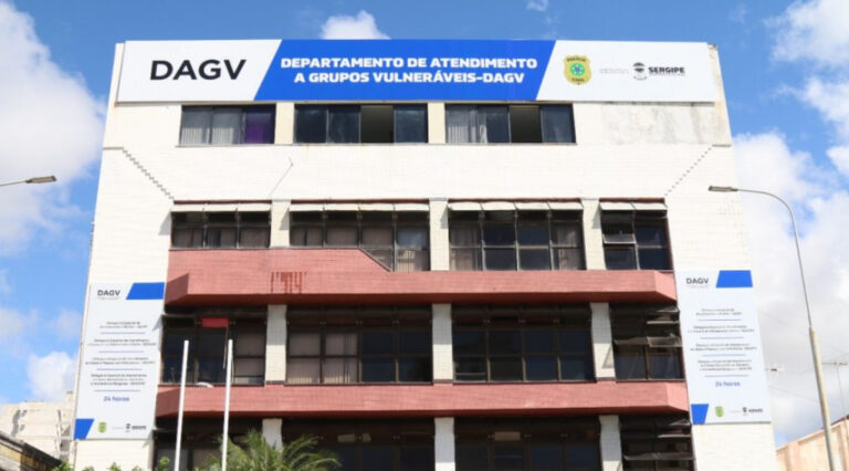DAGV de Sergipe alerta pais sobre riscos enfrentados por crianças na internet