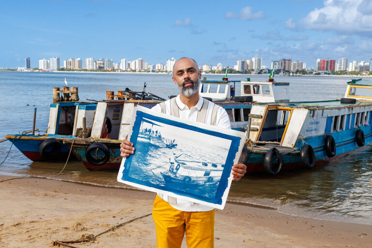 Palácio Museu Olímpio Campos recebe exposição ‘Tototós’ com cianótipos de Michel de Oliveira