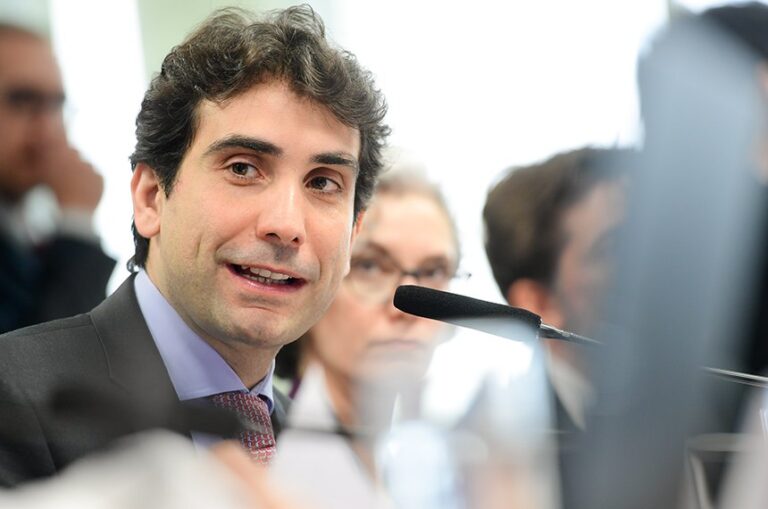 Em CPI, Galípolo esclarece que Banco Central não atua em regulamentação de bets
