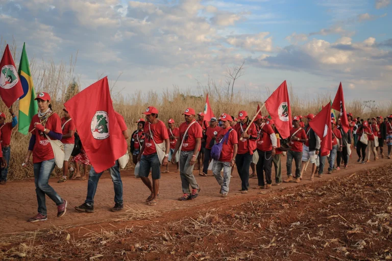 Abril Vermelho: MST promove invasões de terra em vários estados e pressiona governo federal