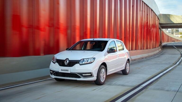 Após 17 anos, Renault Sandero sai de linha no Brasil