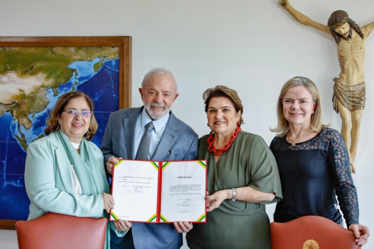 Lula demite Cida Gonçalves e nomeia Márcia Lopes no Ministério das Mulheres