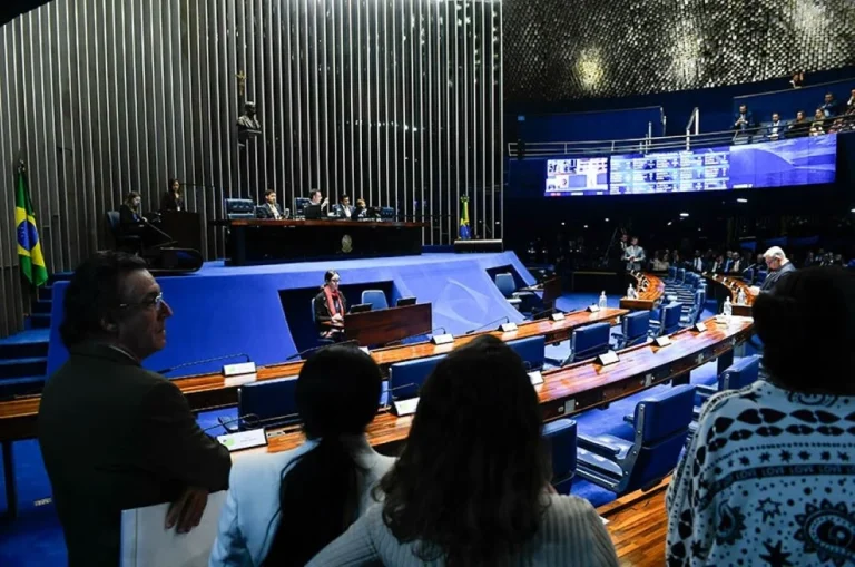 PDT defende mudança em isenção do IR após deixar base de Lula