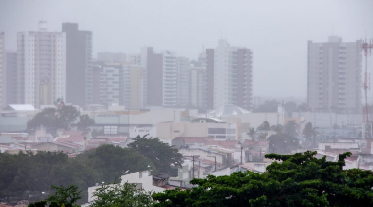 Sergipe permanece com previsão de chuvas intensas
