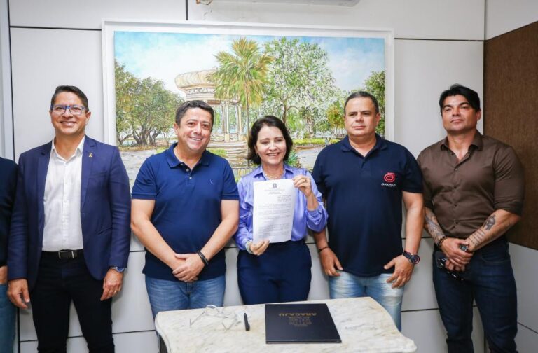 Prefeita Emília Corrêa assina decreto que viabiliza realização do Pré-Caju 2025 na Orla da Atalaia