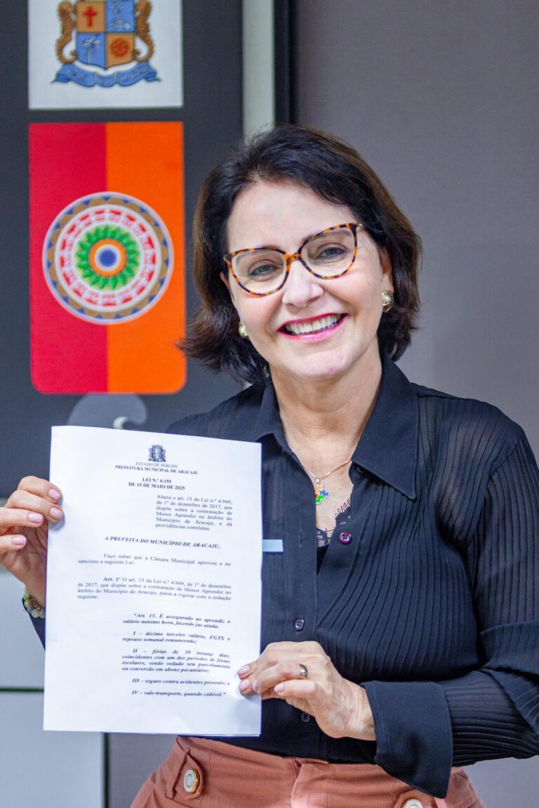 Prefeita Emília Corrêa sanciona lei que amplia direitos trabalhistas dos Jovens Aprendizes